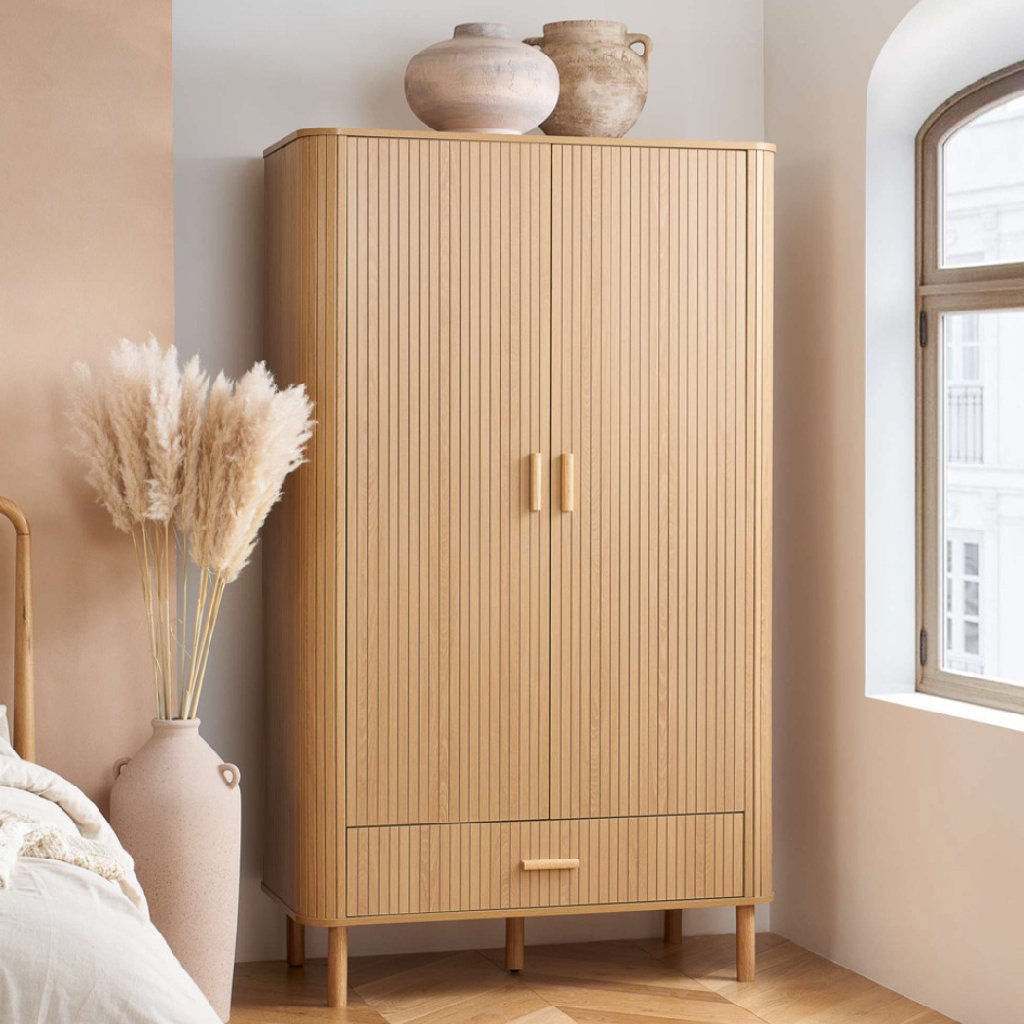 Axminster 4 Piece Oak Fluted Bedroom Furniture Set