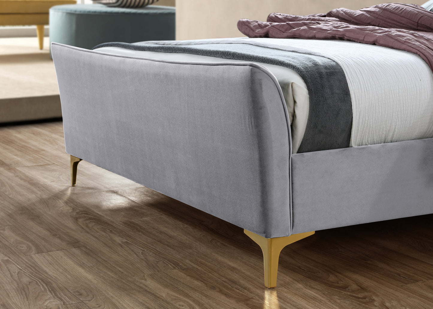 Clover Grey Fabric King Bed + Comfort King Mattress